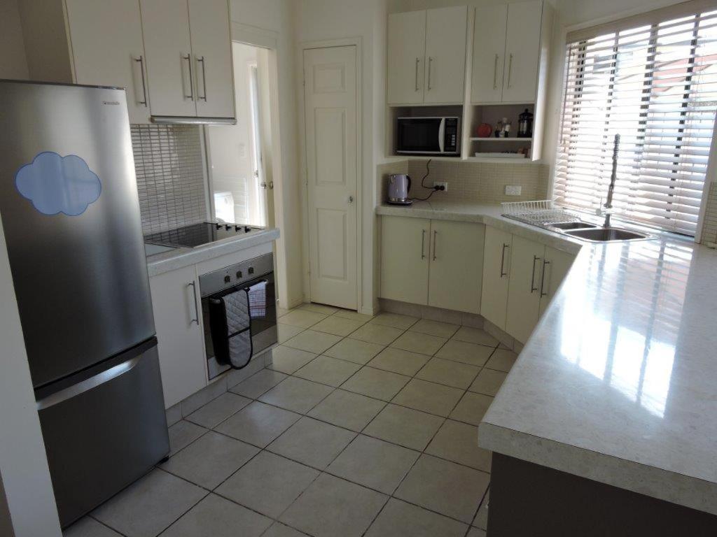 Koola Beach Apartments Bargara Esterno foto