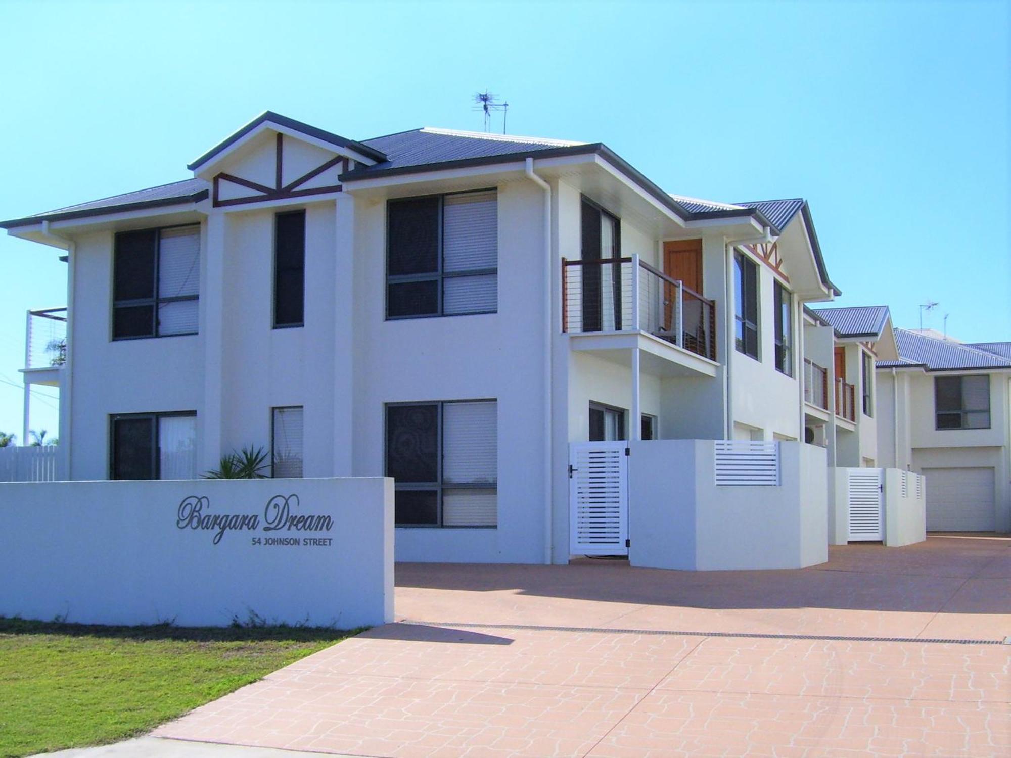 Koola Beach Apartments Bargara Esterno foto