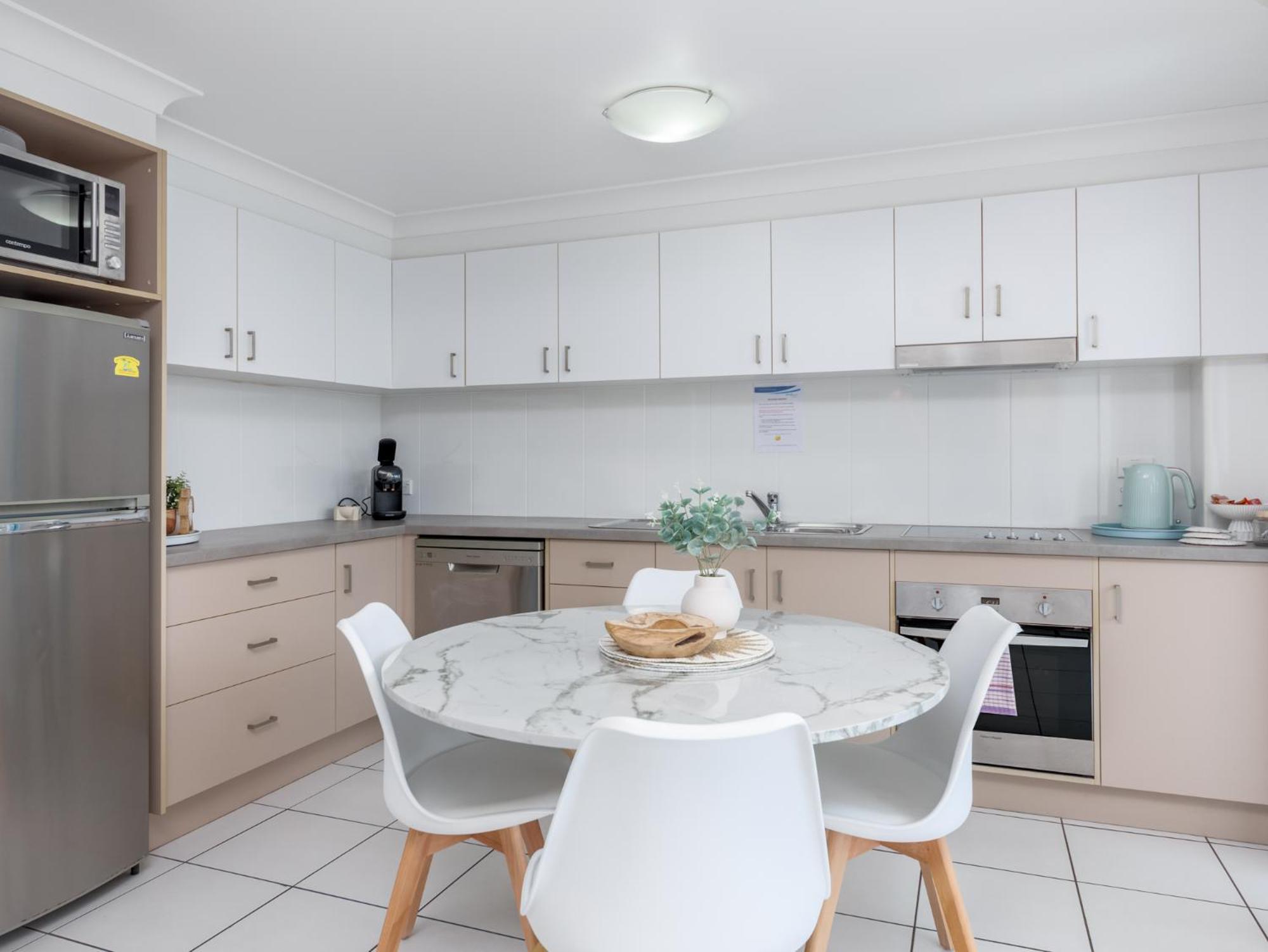 Koola Beach Apartments Bargara Esterno foto