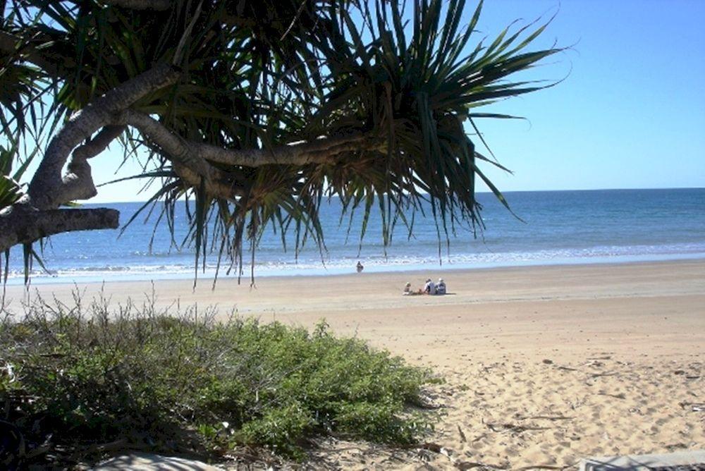 Koola Beach Apartments Bargara Esterno foto
