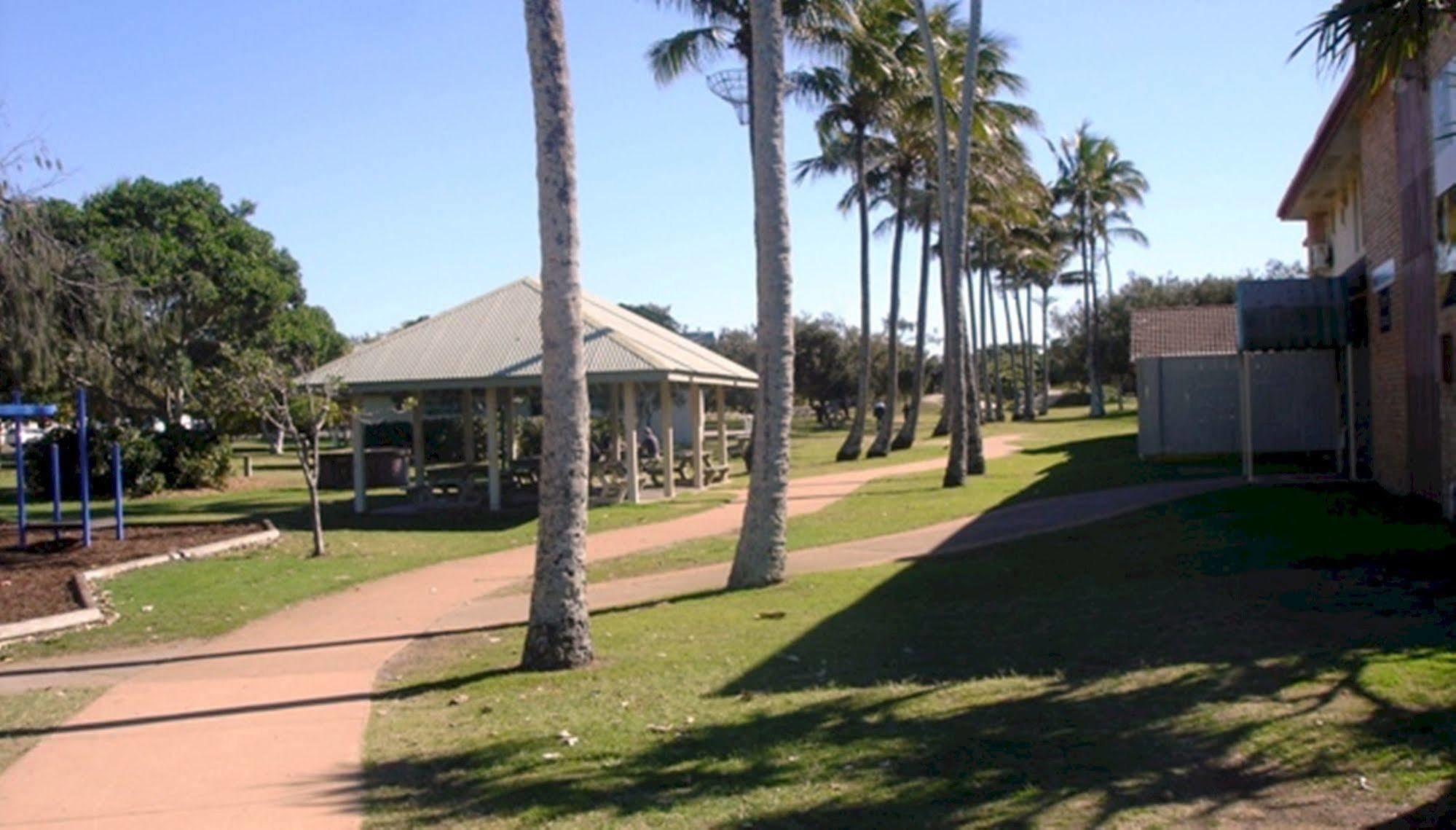 Koola Beach Apartments Bargara Esterno foto