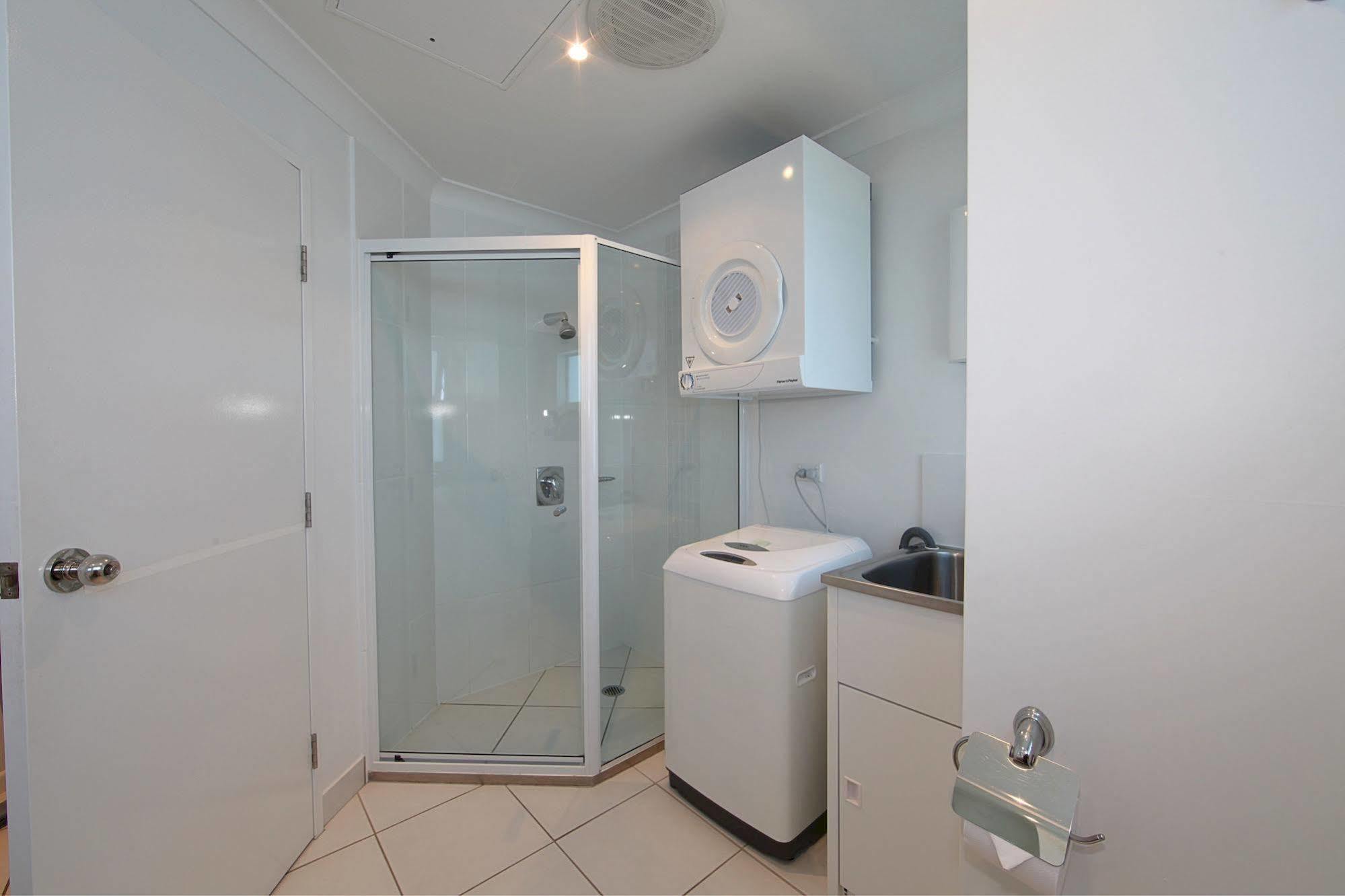 Koola Beach Apartments Bargara Esterno foto