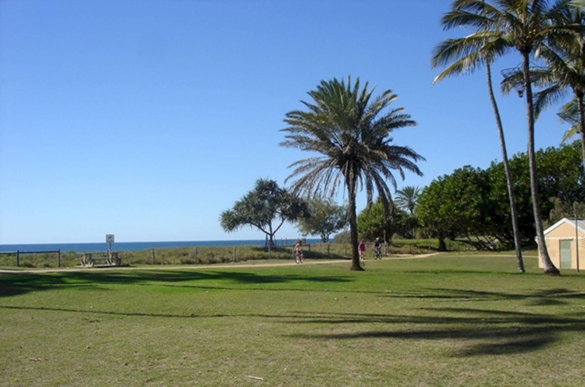 Koola Beach Apartments Bargara Esterno foto